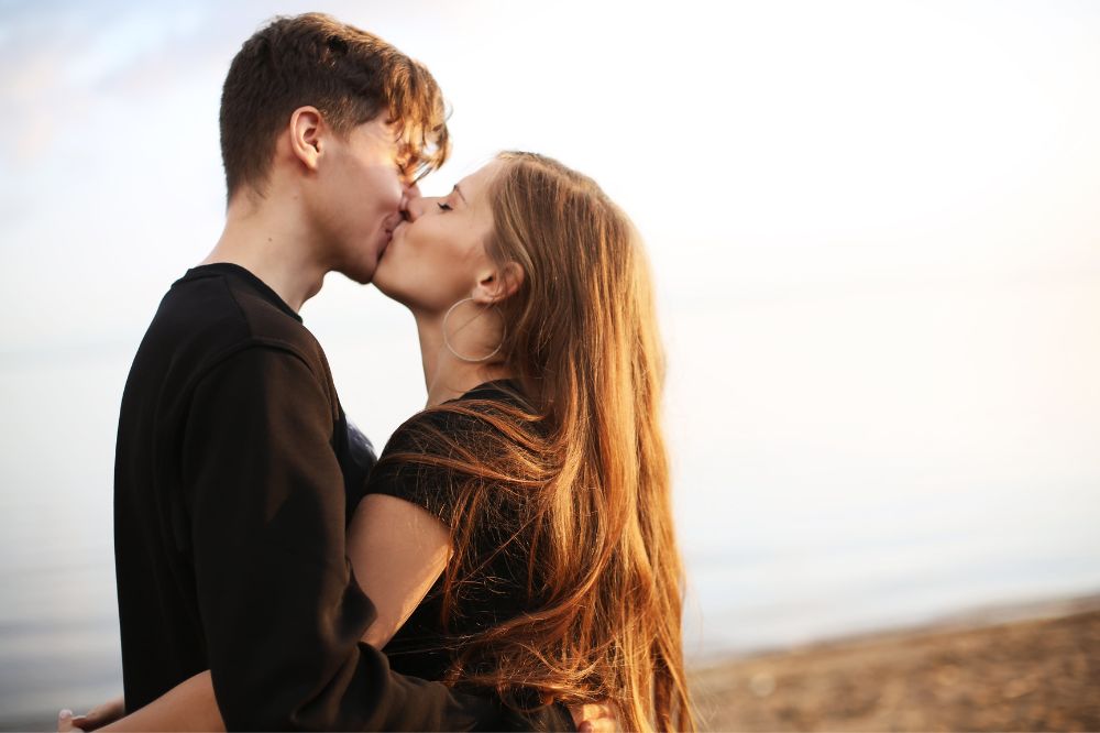 11 Dream of Kissing Someone Meanings2
